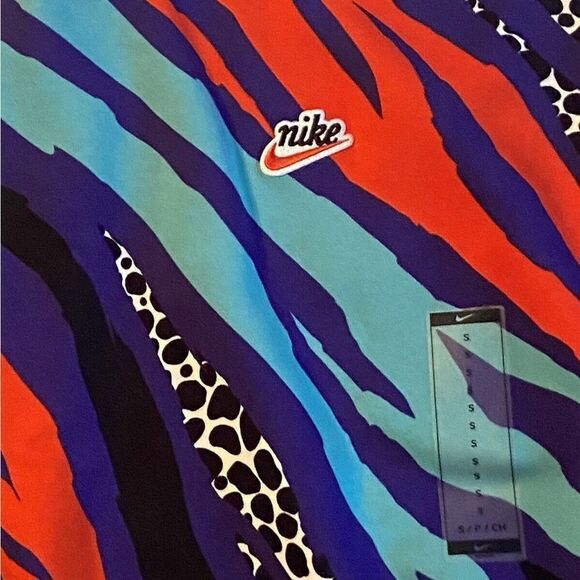 Women’s Nike Sweater Size Small 90’s Sportswear Inspired BRAND NEW - Picture 7 of 9